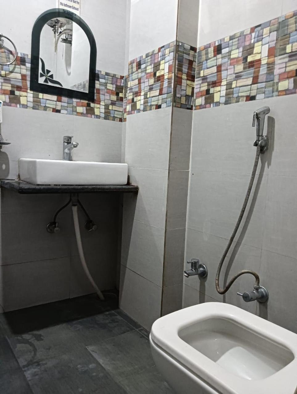 Shree Krishna Hotel Inn Varanasi Dış mekan fotoğraf
